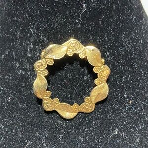 Vintage Gold Tone Leaf Brooch